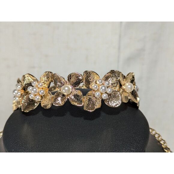 Flower with Pearl Necklace Bracelet - Picture 4 of 9
